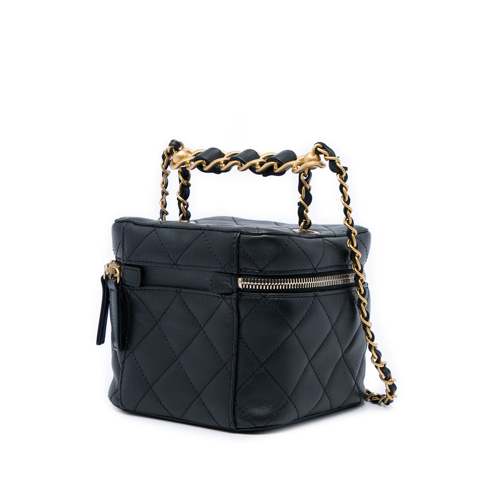 Chanel Matelassé Chaîne Bar Vanity avec chaîne Petit Cuir de veau Noir – vue 2 – GABY PARIS