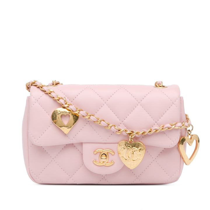Chanel Mini Matelassé Cuir d’agneau Heart Charms à rabat