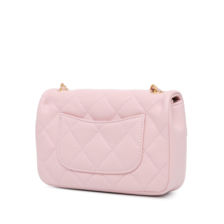 Chanel Mini Matelassé Cuir d’agneau Heart Charms à rabat