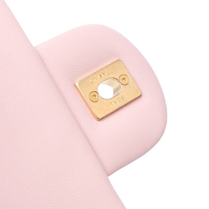 Chanel Mini Matelassé Cuir d’agneau Heart Charms à rabat