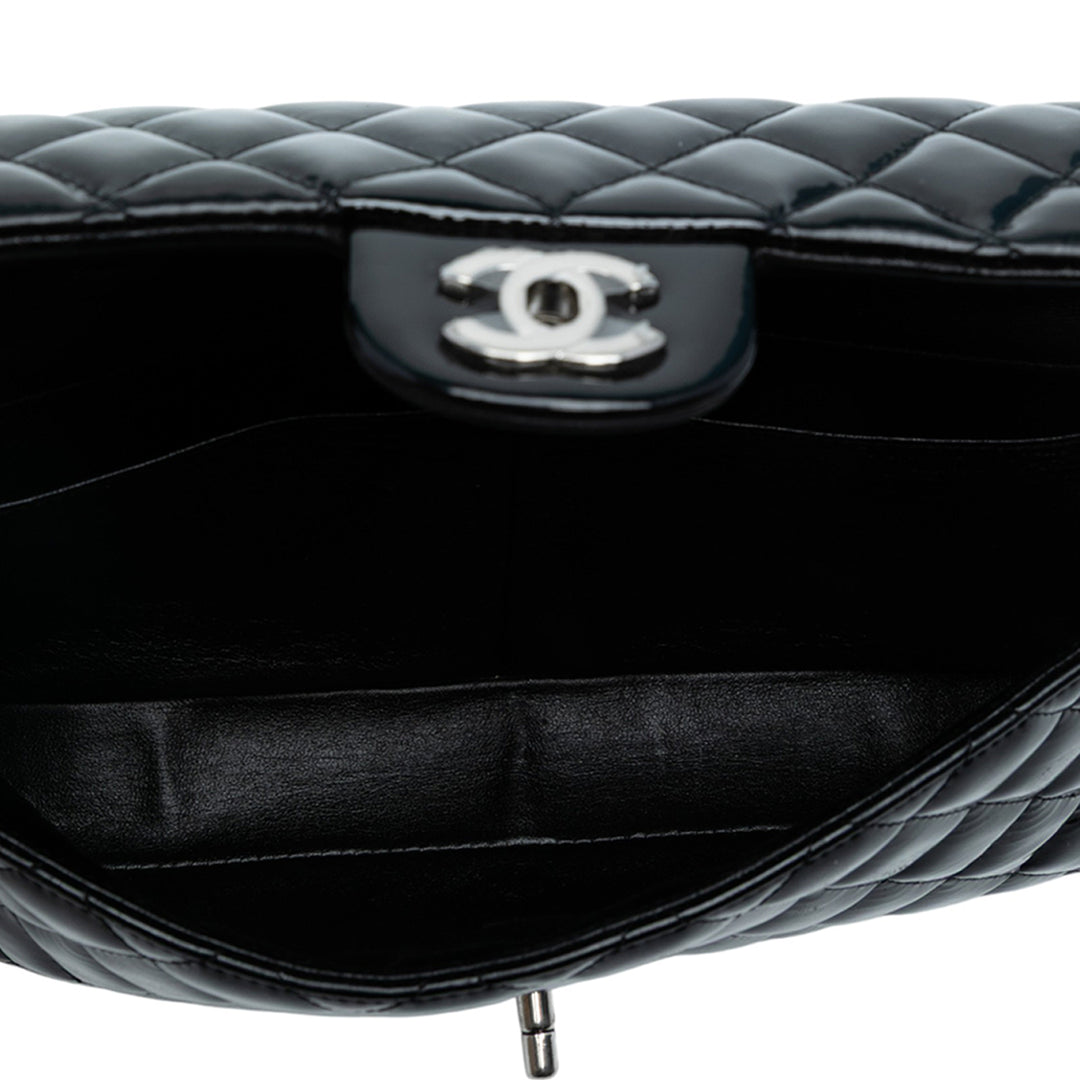 Chanel Classic Cuir verni East West Simple rabat