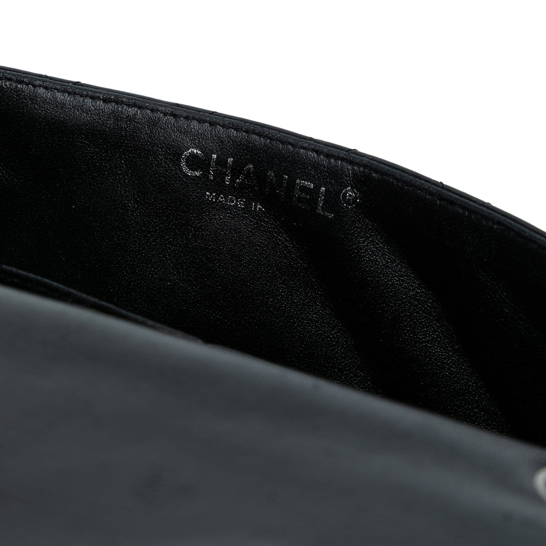 Chanel Classic Cuir verni East West Simple rabat