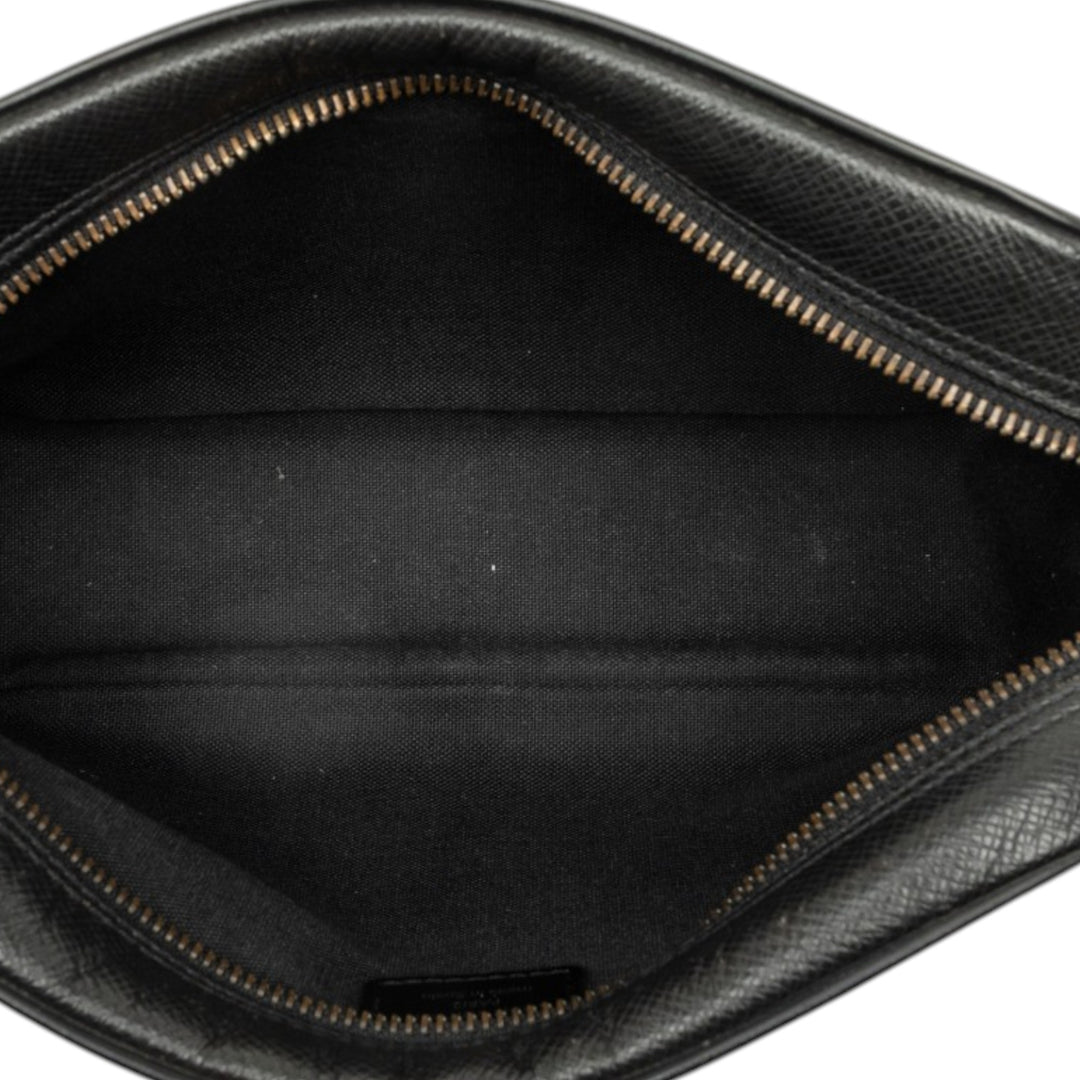 Louis Vuitton Pochette Taiga Kaluga Noir – vue 4 – GABY PARIS