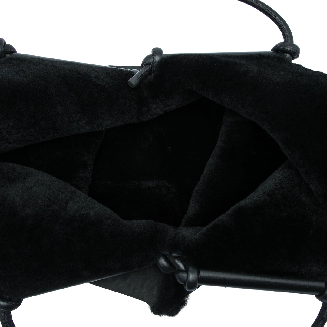Bottega Veneta Cabas Shearling Bolster Réversible Noir – vue 4 – GABY PARIS