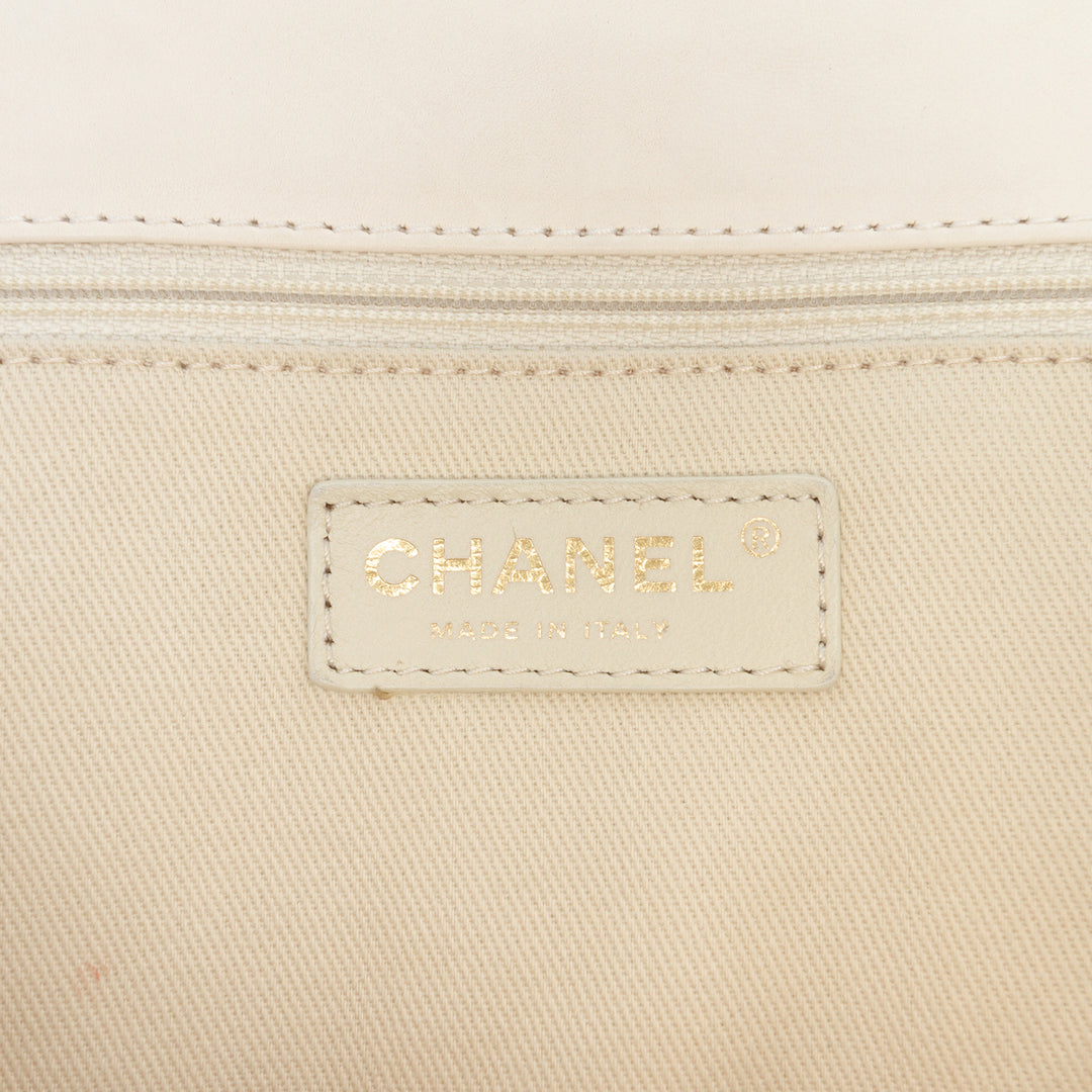 Chanel Medium Matelassé Cuir d’agneau Reissue 2.55 Natural Beauty Split Pocket à rabat