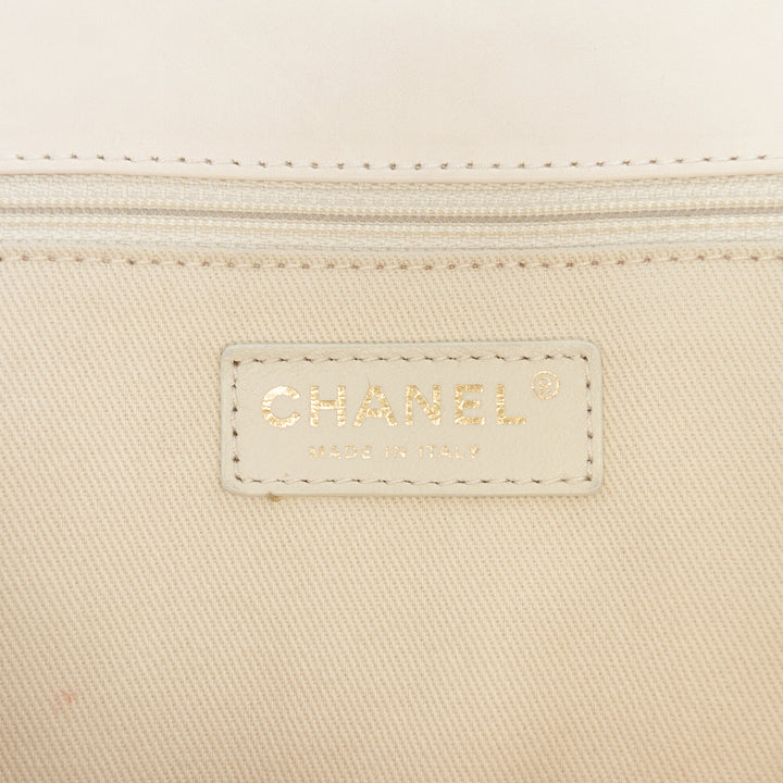 Chanel Medium Matelassé Cuir d’agneau Reissue 2.55 Natural Beauty Split Pocket à rabat