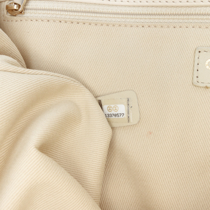 Chanel Medium Matelassé Cuir d’agneau Reissue 2.55 Natural Beauty Split Pocket à rabat