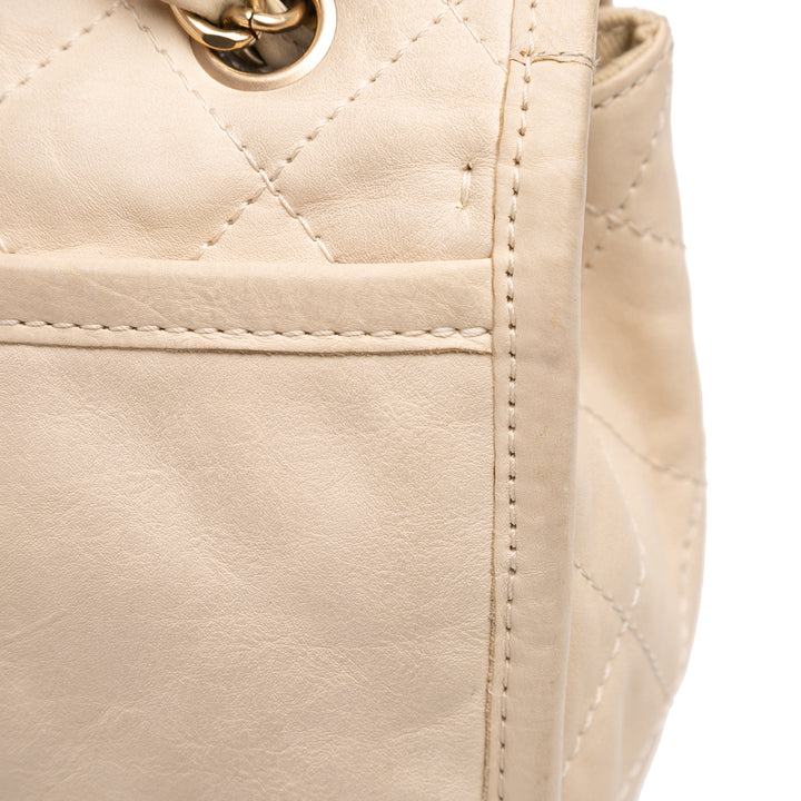 Chanel Medium Matelassé Cuir d’agneau Reissue 2.55 Natural Beauty Split Pocket à rabat