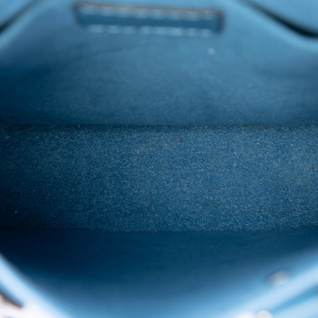 Louis Vuitton Sac à main Plat Épi Bleu – vue 4 – GABY PARIS