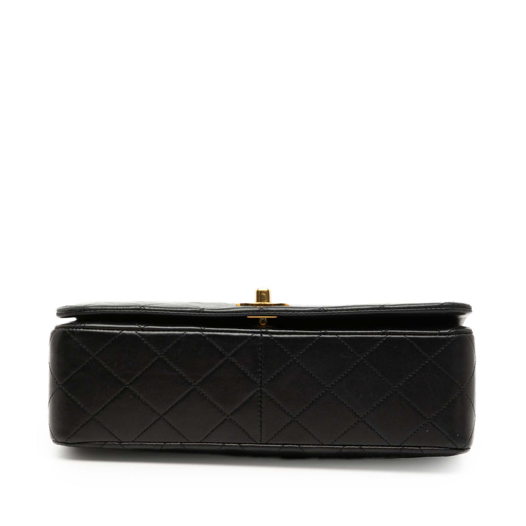 Chanel Medium Matelassé Cuir d’agneau Rabat intégral