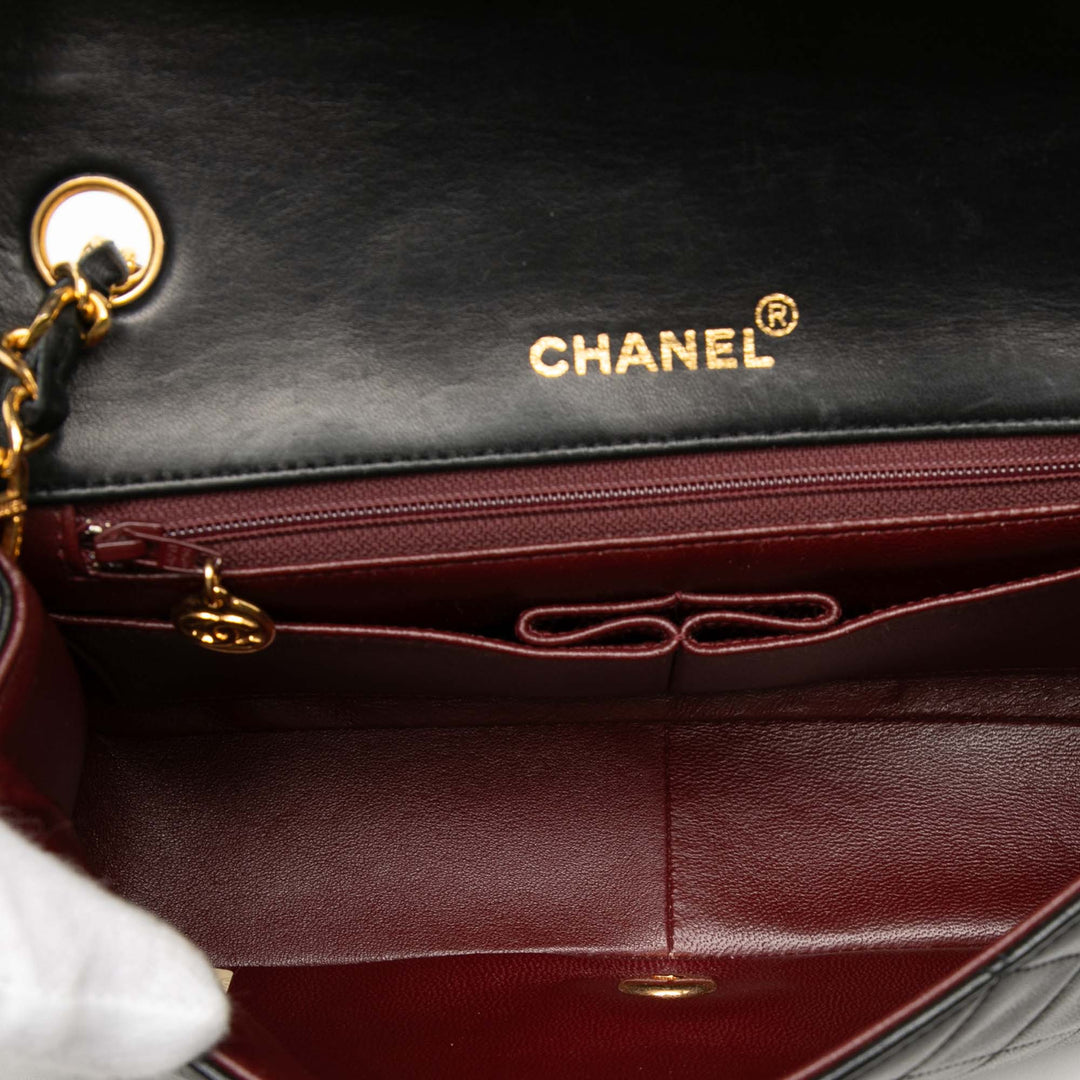 Chanel Medium Matelassé Cuir d’agneau Rabat intégral