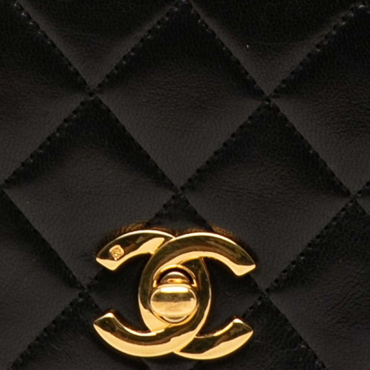 Chanel Medium Matelassé Cuir d’agneau Rabat intégral