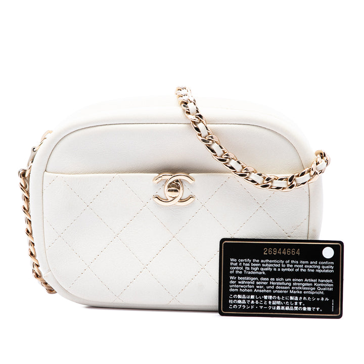 Chanel Sac caméra Matelassé Casual Trip Petit Cuir de chèvre Blanc – vue 7 – GABY PARIS