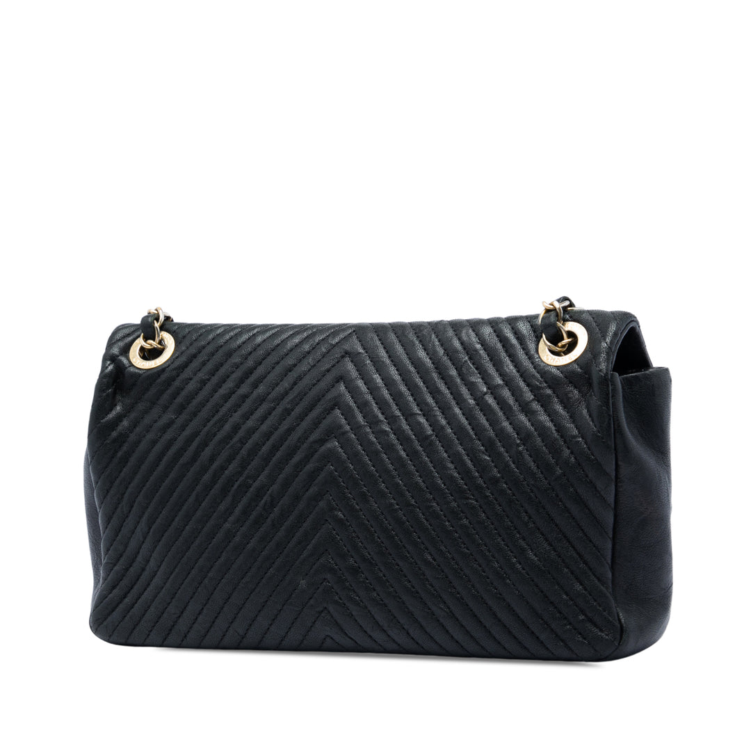 Matelassé Chevron Wrinkled Surpique à rabat Moyen Cuir d'agneau Noir