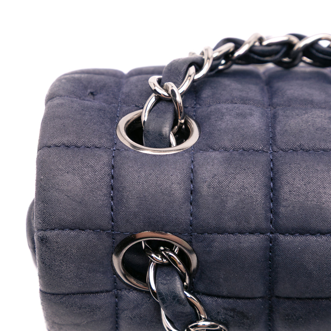 Chanel Chocolate Bar Iridescent Cuir de veau Bubble à rabat