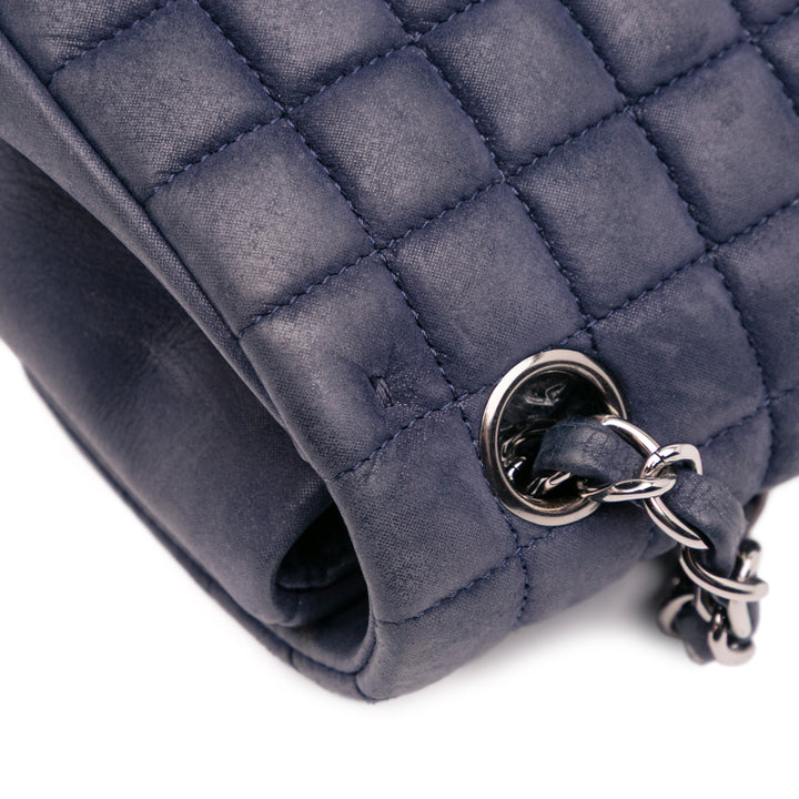 Chanel Chocolate Bar Iridescent Cuir de veau Bubble à rabat