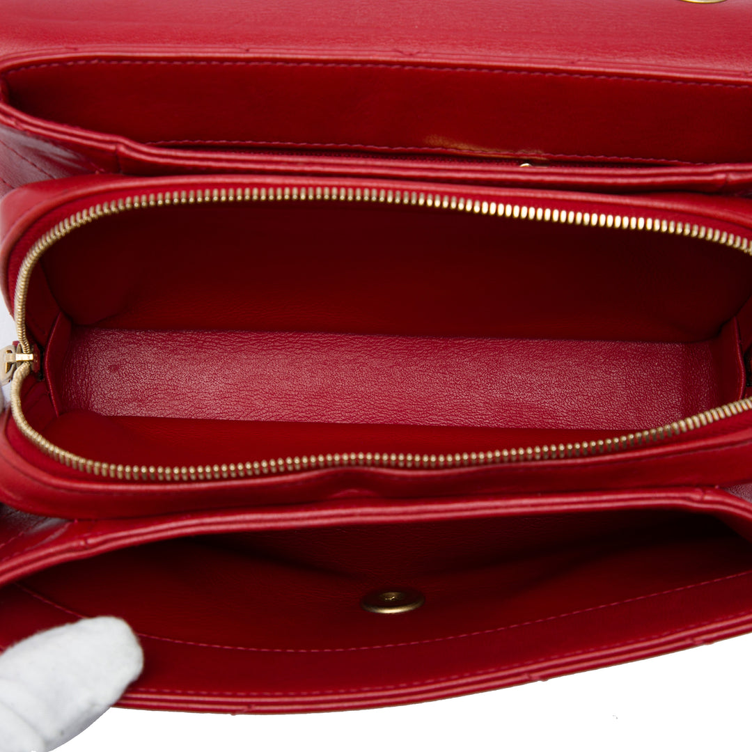 Chanel Chevron Enveloppe surpiquée à rabat Petit Cuir d'agneau Rouge – vue 4 – GABY PARIS