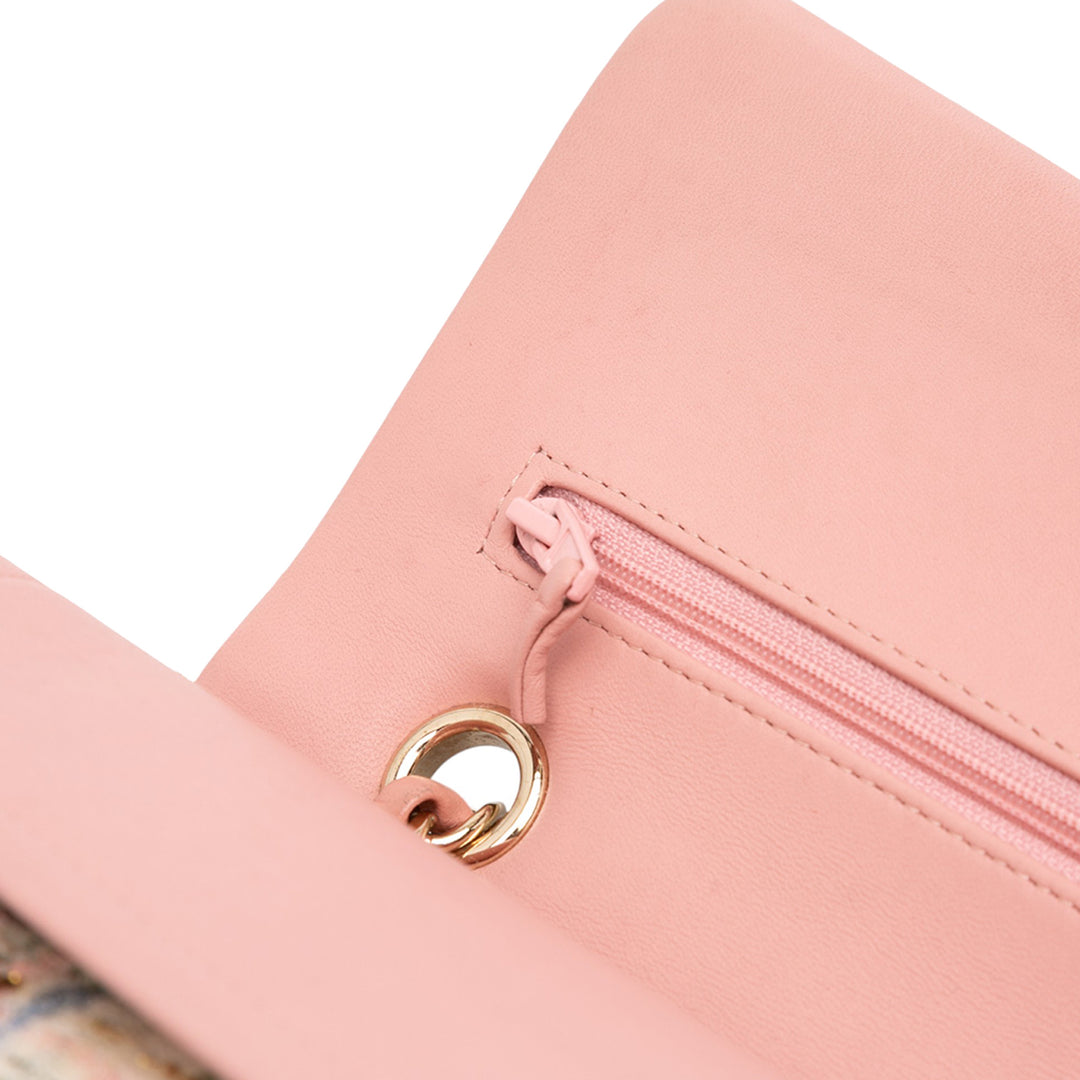Chanel Medium Classic Boucle Tweed Double rabat Rose – GABY PARIS Authentique