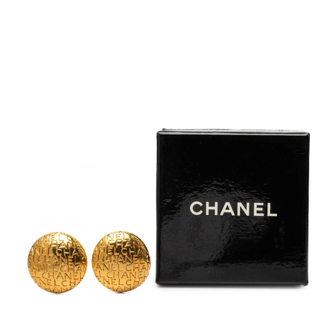 Chanel plaqué Logo Engraved À clip Boucles d'oreilles Doré – vue 5 – GABY PARIS