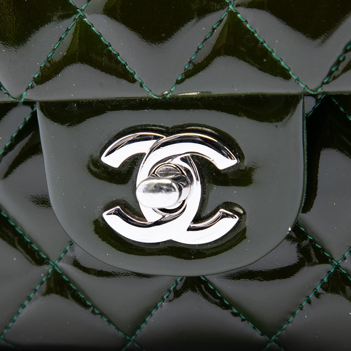 Chanel Medium Classic Cuir verni Double rabat