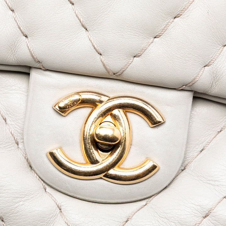 Chanel Jumbo Chevron Cuir de veau Surpique à rabat
