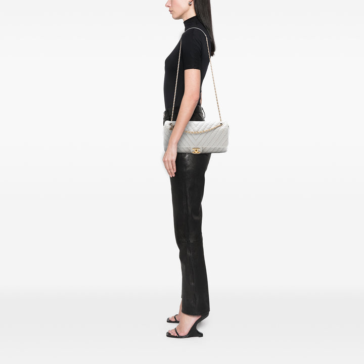 Chanel Jumbo Chevron Cuir de veau Surpique à rabat