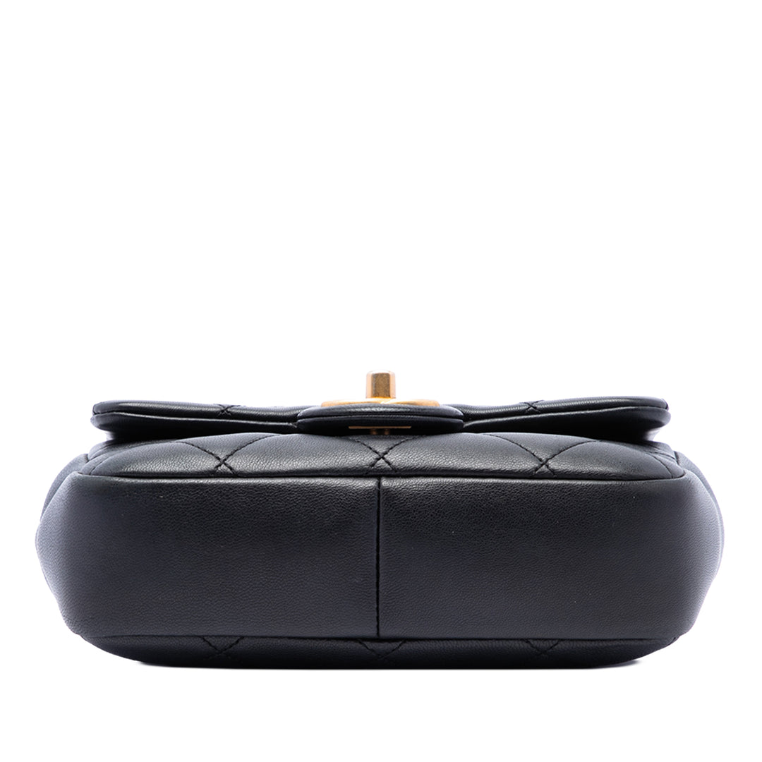 Chanel Sac à main Matelassé In The Loop à rabat Mini Cuir d'agneau Noir – vue 3 – GABY PARIS