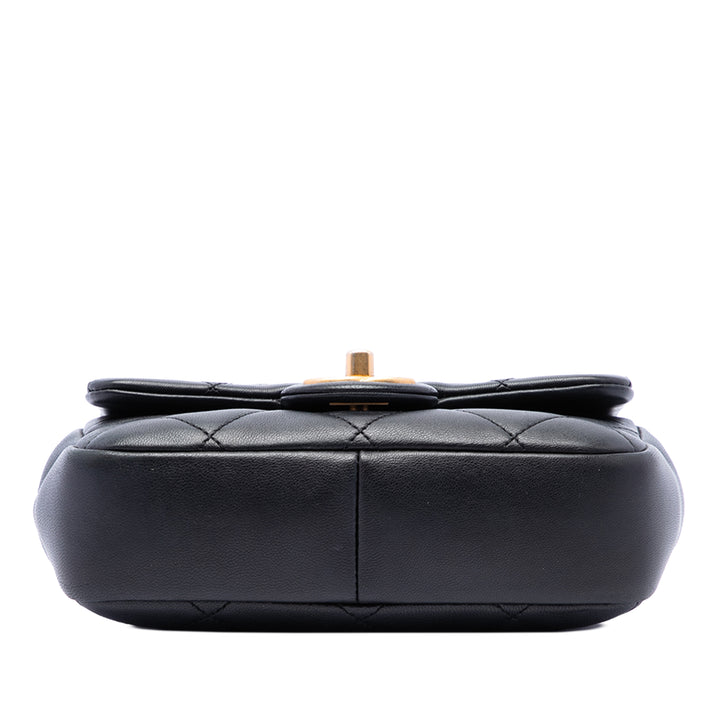 Chanel Sac à main Matelassé In The Loop à rabat Mini Cuir d'agneau Noir – vue 3 – GABY PARIS