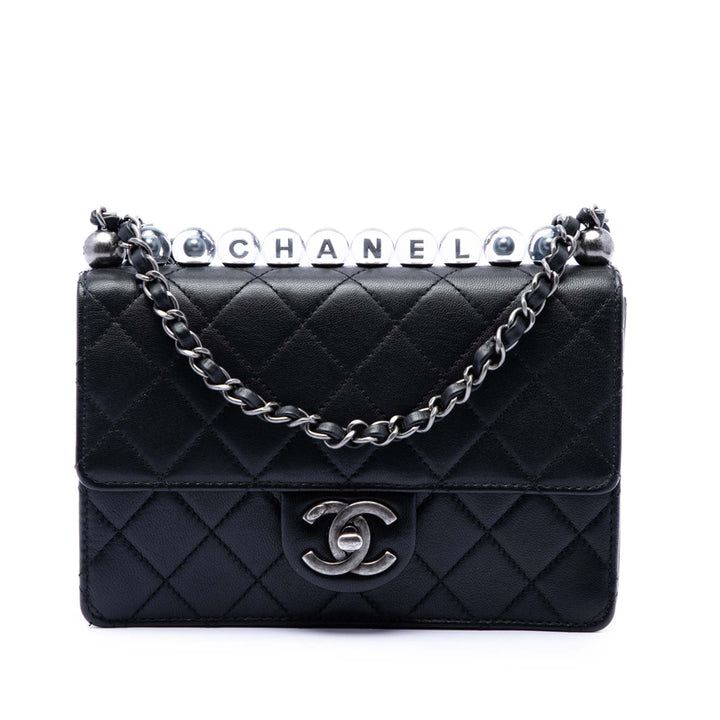 Chanel Medium Matelassé Cuir de chèvre Chic Perles à rabat