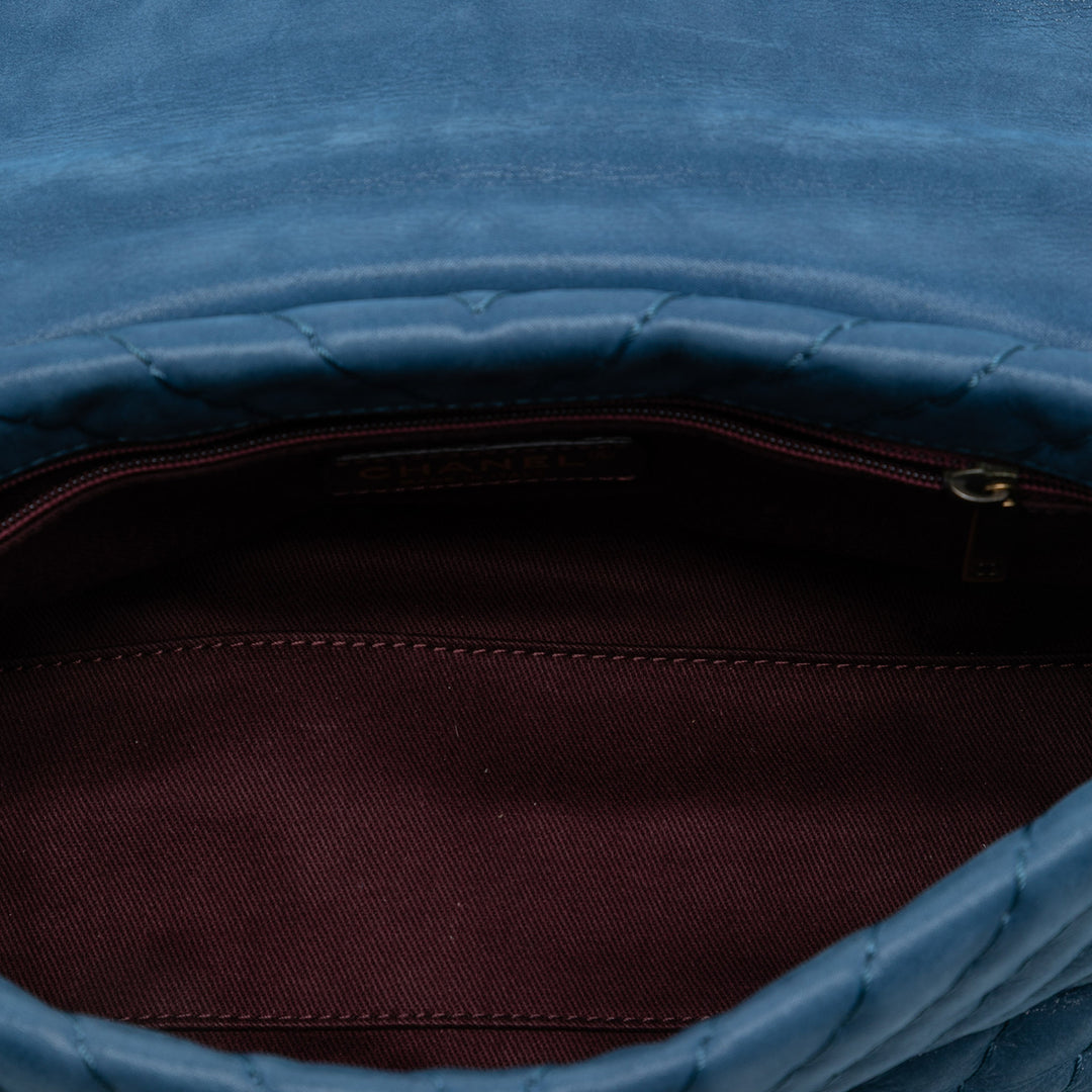 Chanel Medium Chevron Iridescent Cuir de veau Surpique à rabat – GABY PARIS Authentique