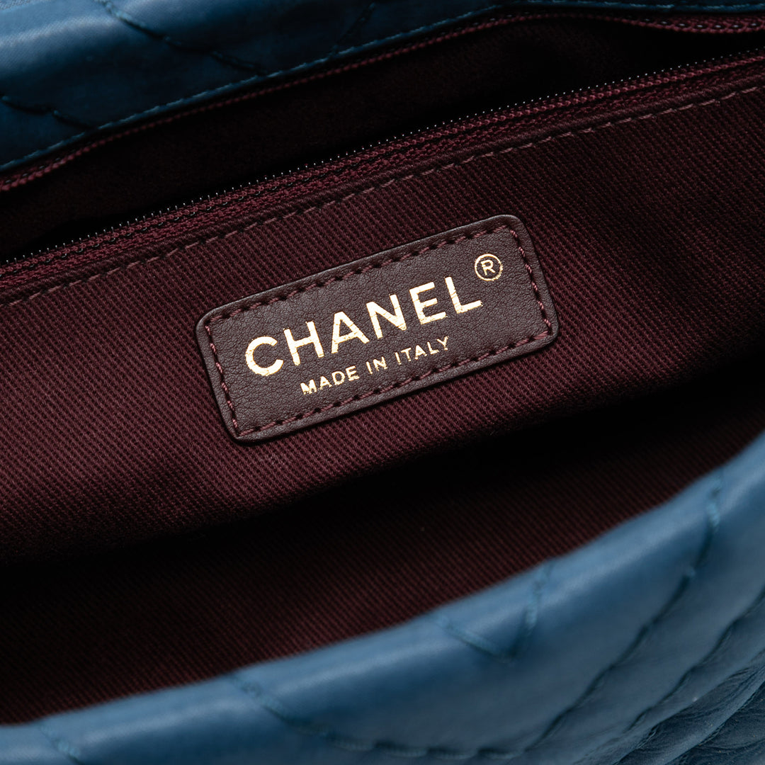 Chanel Medium Chevron Iridescent Cuir de veau Surpique à rabat – GABY PARIS Authentique