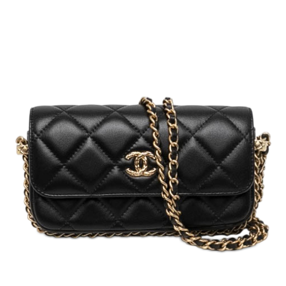 Chanel CC Matelassé à rabat Étui téléphone avec chaîne Cuir d'agneau Noir – vue principale – GABY PARIS