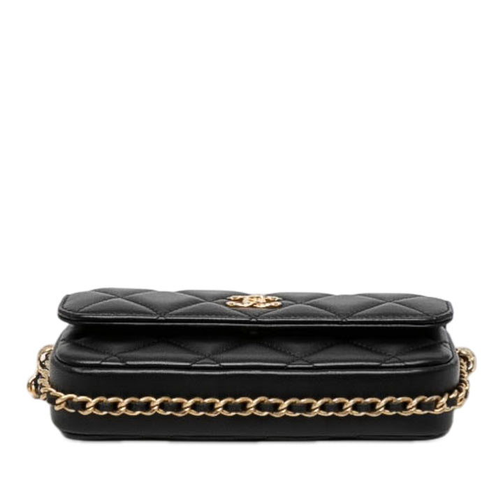 Chanel CC Matelassé à rabat Étui téléphone avec chaîne Cuir d'agneau Noir – vue 3 – GABY PARIS