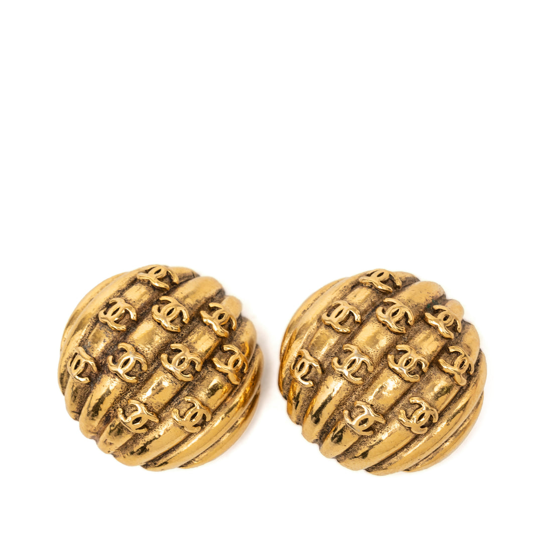 Chanel CC plaqué Shell À clip Boucles d'oreilles Métal
