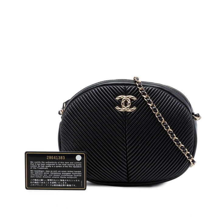 Chanel Chevron Pleated Ovale Sac caméra Cuir d'agneau Noir – vue 7 – GABY PARIS