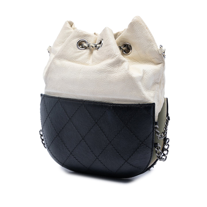 Chanel Small Bicolor Matelassé Cuir de veau Gabrielle Bucket Sac