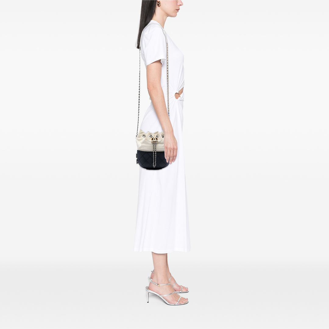 Chanel Small Bicolor Matelassé Cuir de veau Gabrielle Bucket Sac