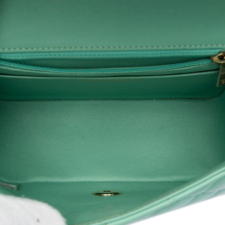 Chanel Sac bandoulière Classic Carré Rabat simple Mini Cuir d'agneau Vert – vue 4 – GABY PARIS