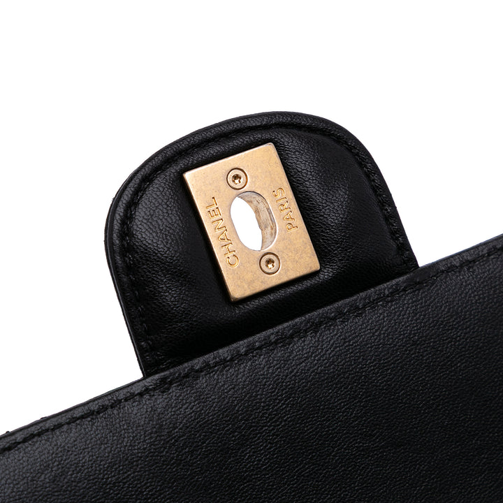 Chanel Mini Square Matelassé Cuir d’agneau Bijoux Logo Chain à rabat