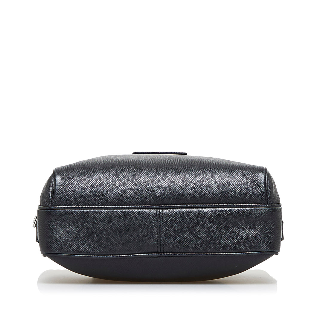 Taiga Outdoor Messenger Black - Gaby Paris