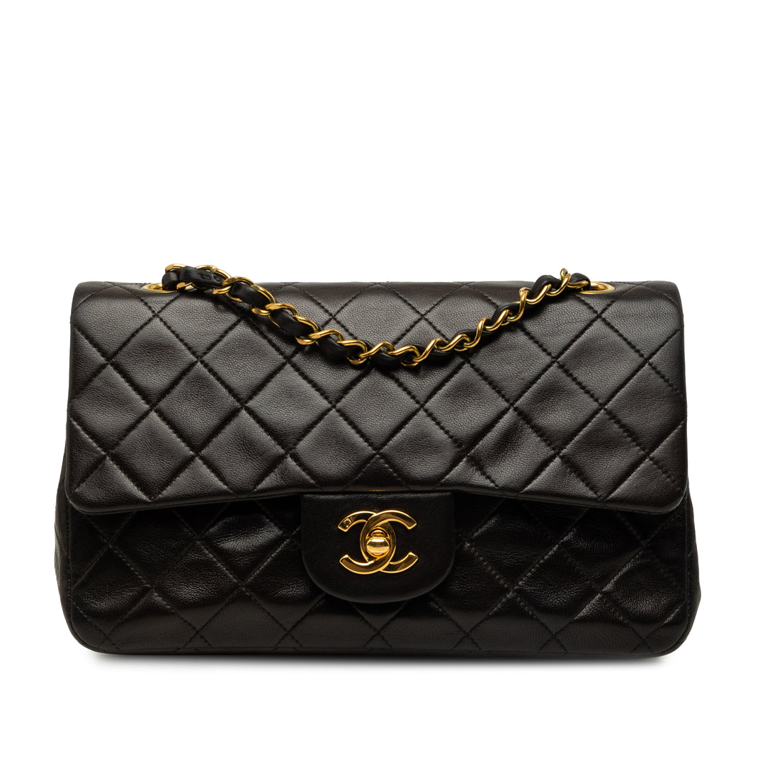 Chanel Sac porté épaule Classic Double rabat Moyen Cuir d'agneau Noir – vue principale – GABY PARIS