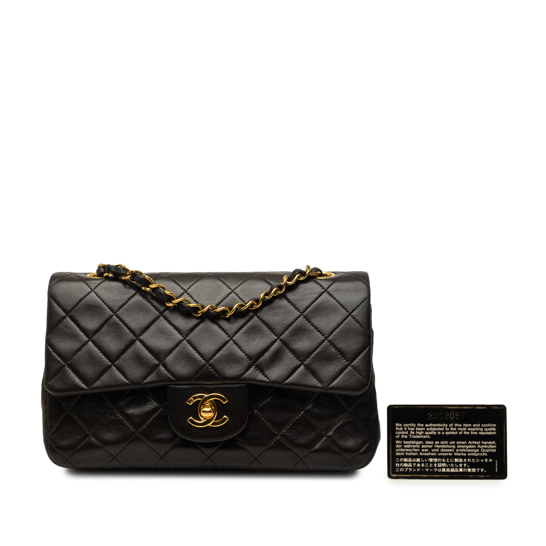 Chanel Sac porté épaule Classic Double rabat Moyen Cuir d'agneau Noir – vue 7 – GABY PARIS