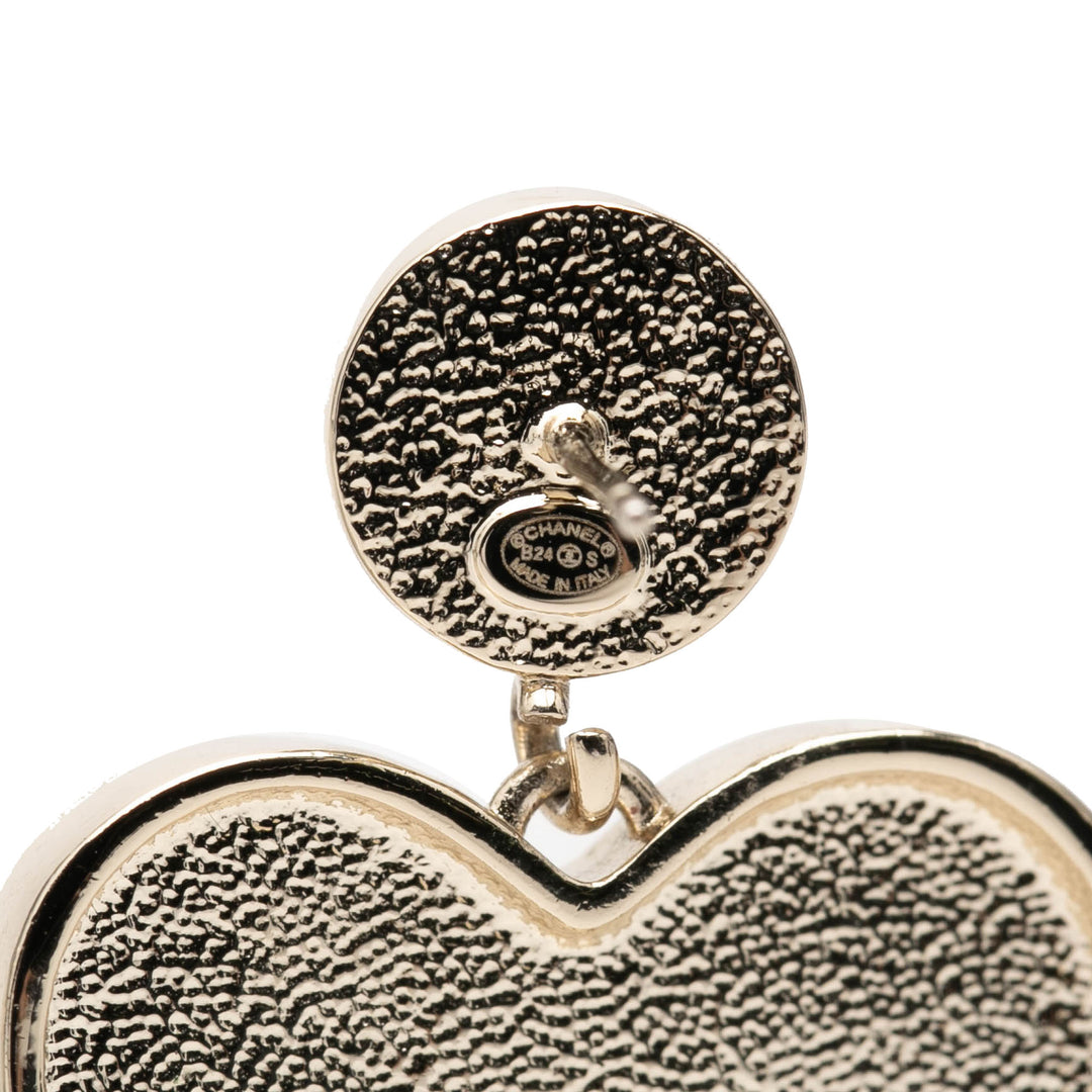 Chanel CC plaqué Perles fantaisie Strass et Resin Heart pendantes fermoir poussette Boucles d’oreilles