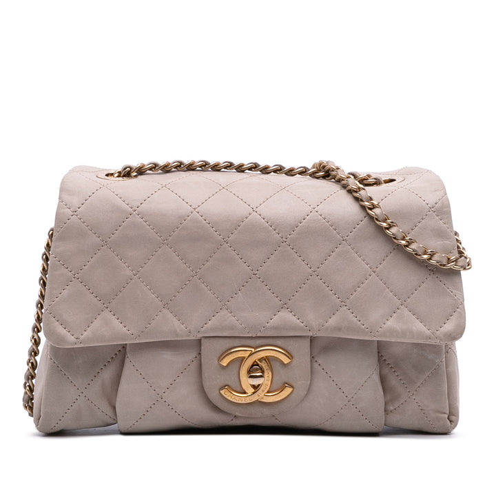 Chanel Small vieilli Cuir de veau Chic Quilt à rabat