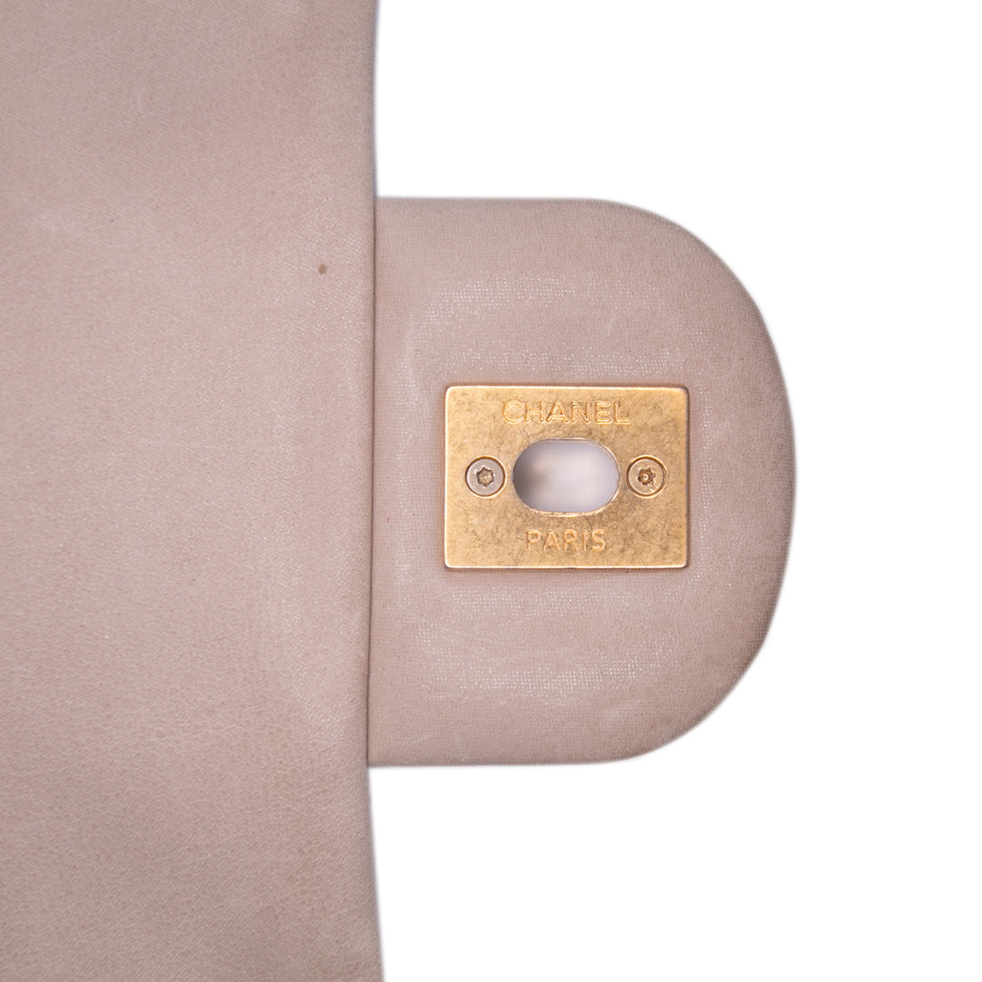 Chanel Small vieilli Cuir de veau Chic Quilt à rabat