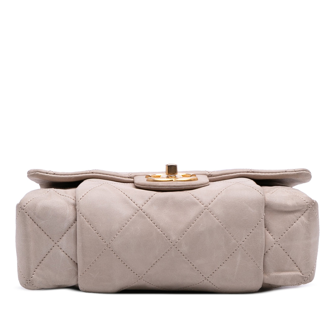 Chanel Small vieilli Cuir de veau Chic Quilt à rabat