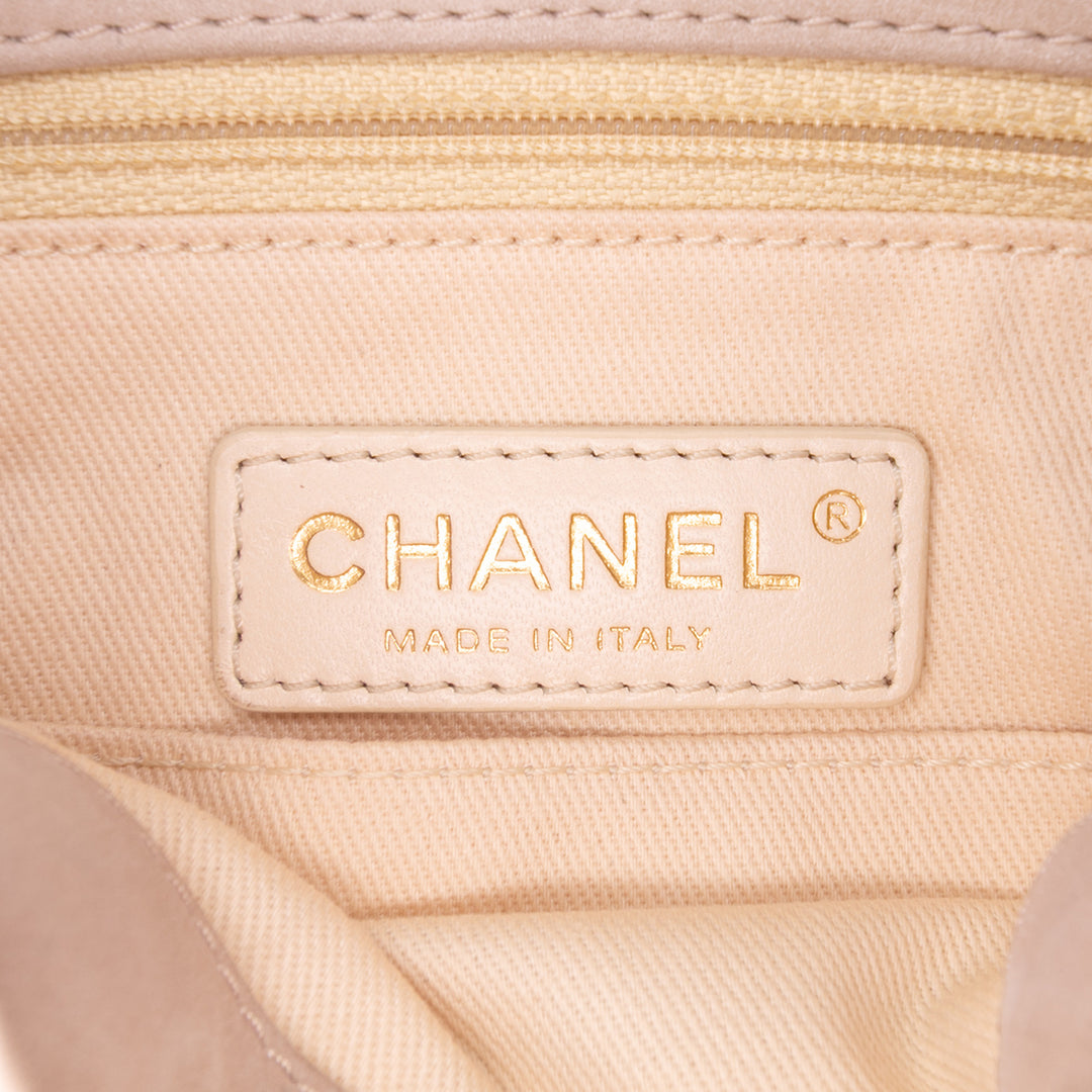 Chanel Small vieilli Cuir de veau Chic Quilt à rabat
