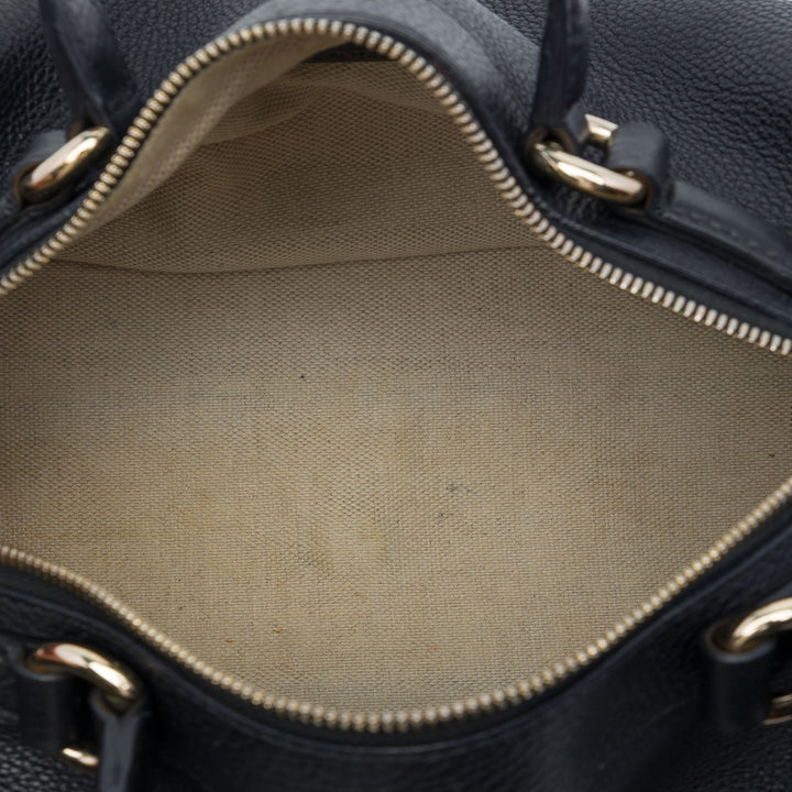 Pebbled Soho Boston Sac Moyen Cuir de veau Noir