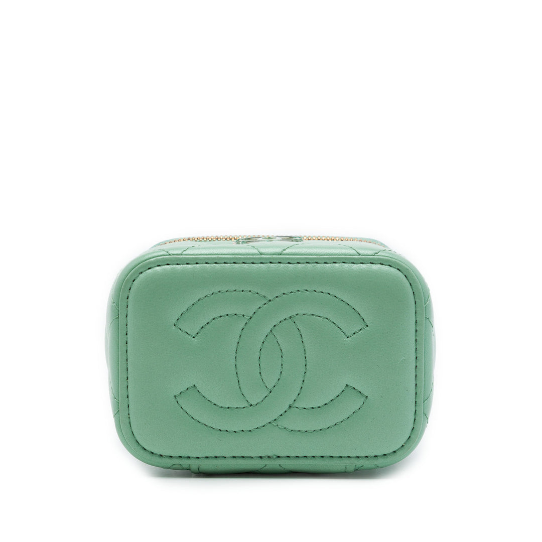 Chanel Matelassé Resin Heart Vanity avec chaîne Mini Cuir d'agneau Vert – vue 3 – GABY PARIS