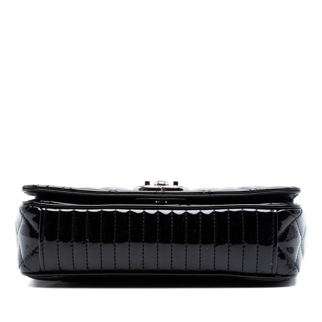 Chanel Small Matelassé Cuir verni Coco Boy à rabat